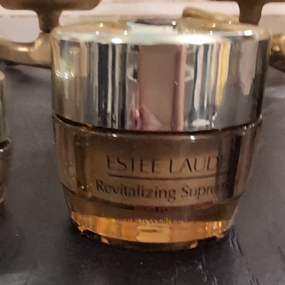 Estee Lauder Re-nutriv, Revitalizing Supreme, Advanced Night Repair - Picture 6 of 10